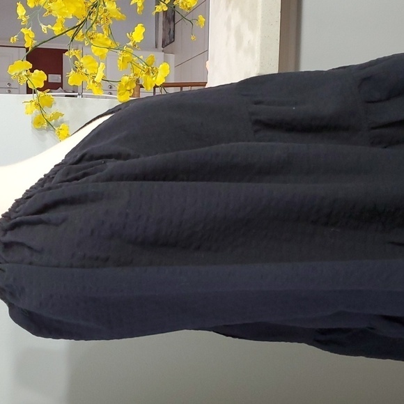 Old navy navy blue tiered ruffle top, long sleeves. So cute..size medium - Picture 5 of 7